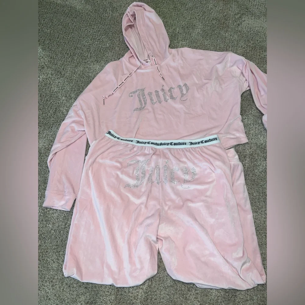 Juicy Couture Light Pink Velour Hoodie and Pants - Picture 9 of 10